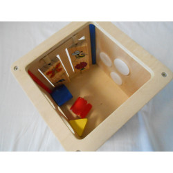 Cube d'activités en bois et couvercle boulier