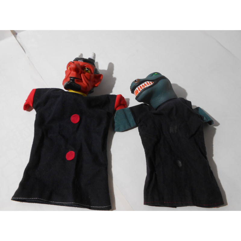 2 marionnettes diable et dinosaure