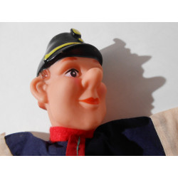 1 marionnette policier