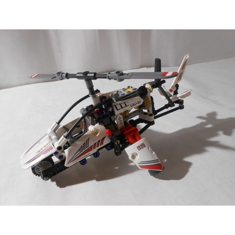 Lego Technic - L'hélicoptère ultra-léger - Réf 42057