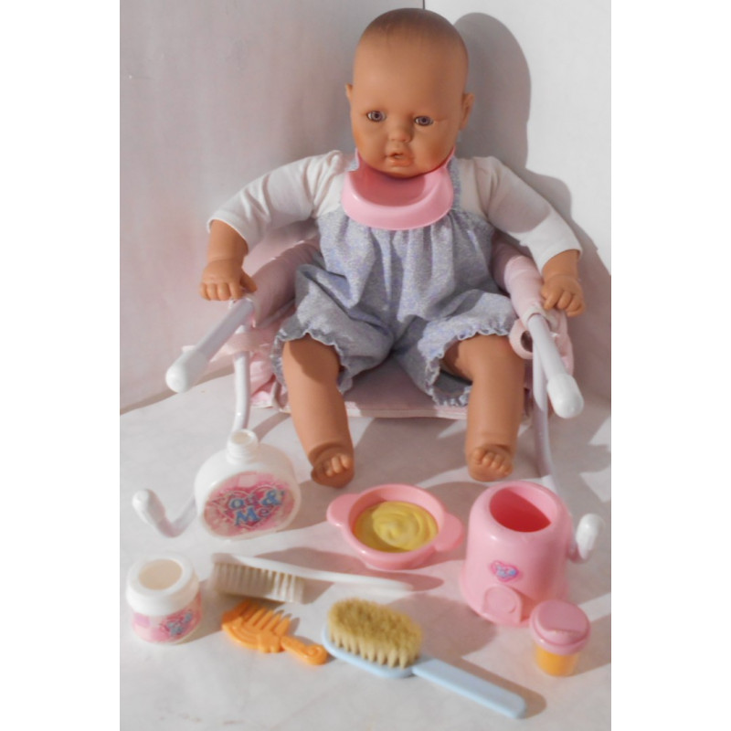 Poupée avec sa chaise de table Corolle et accessoires