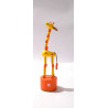 Figurine en bois girafe à pression
