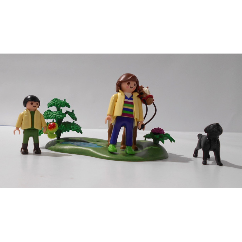 Playmobil - Famille avec cheval et chien