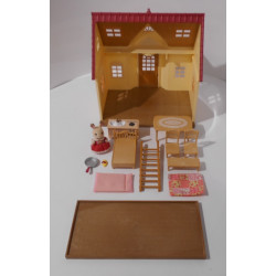 Maison, Cottage Pour Familles Sylvaniennes Avec Meubles Et Animal Lapin.