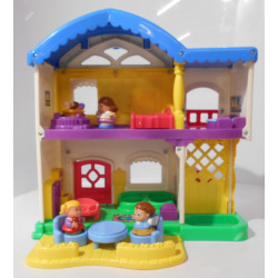 Maison Little People + 4 personnages
