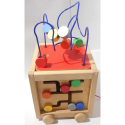 Cube d'activité en bois