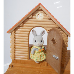 Sylvanian Families - La cabane dans l'arbre + Famille lapin gris