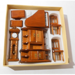 Meubles miniatures en bois