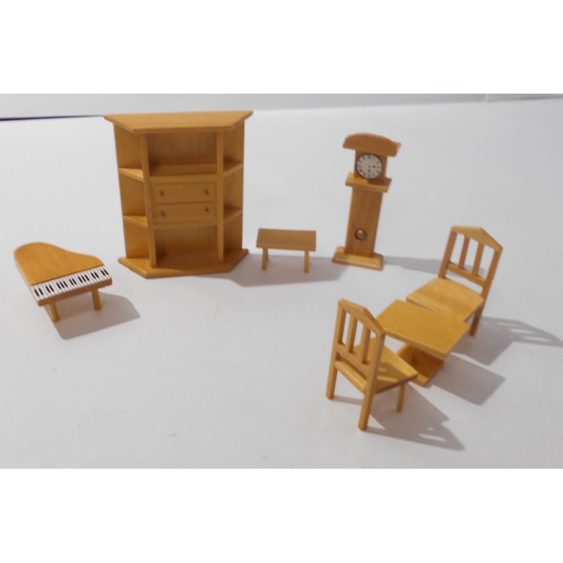 Meubles miniatures en bois