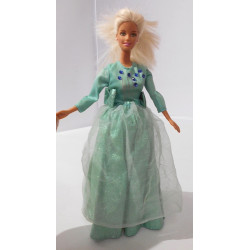 Barbie portant une robe...