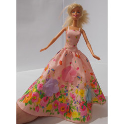 Barbie portant la robe...