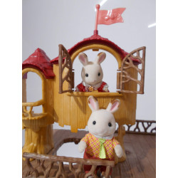 Cabane dans les arbres Sylvanian Families + 5 personnages
