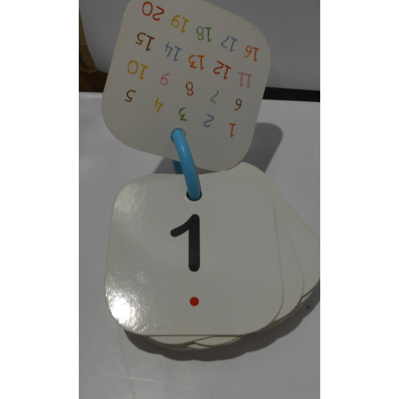 Petit livre dur Les nombres: j'apprends mot par mot