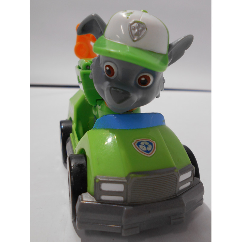 Rocky Pat Patrouille dans sa voiture