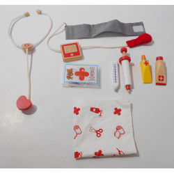 Trousse de secours + ustensiles en bois