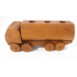 Camion en bois roulant
