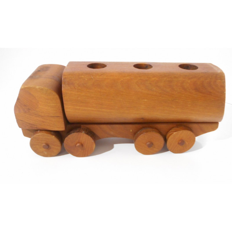 Camion en bois roulant