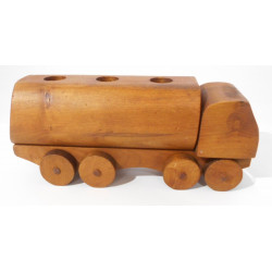 Camion en bois roulant