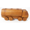 Camion en bois roulant