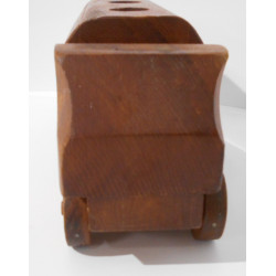 Camion en bois roulant