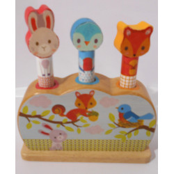 Petit galopin bondissant en...