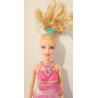 Poupée Barbie en robe rose élégante