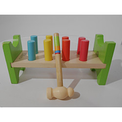 Banc à marteler en bois avec marteau