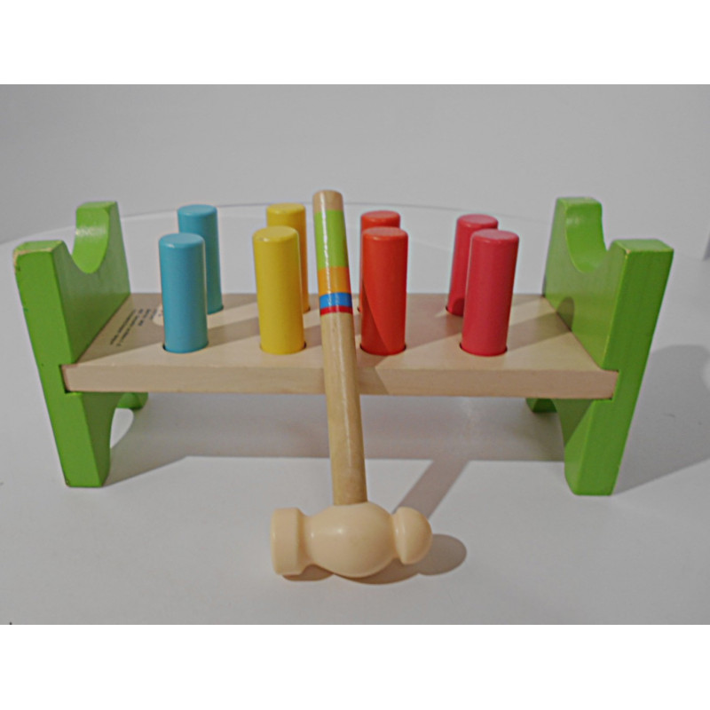 Banc à marteler en bois avec marteau