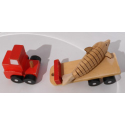 Camion de transport en bois avec dauphin articulé