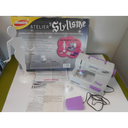 Atelier stylisme et machine à coudre