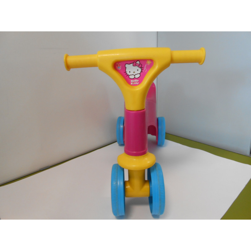 Petit vélo 4 roues Hello Kitty