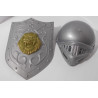 Bouclier, casque et épée de chevalier