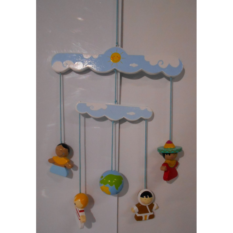 Mobile en bois enfants du monde