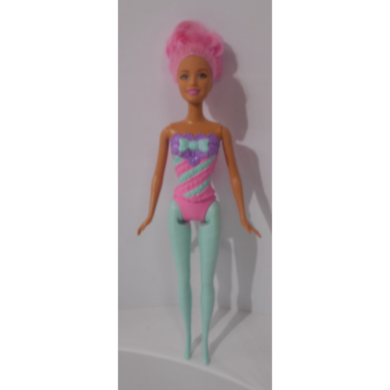 Barbie Mattel cheveux roses tenue pastel