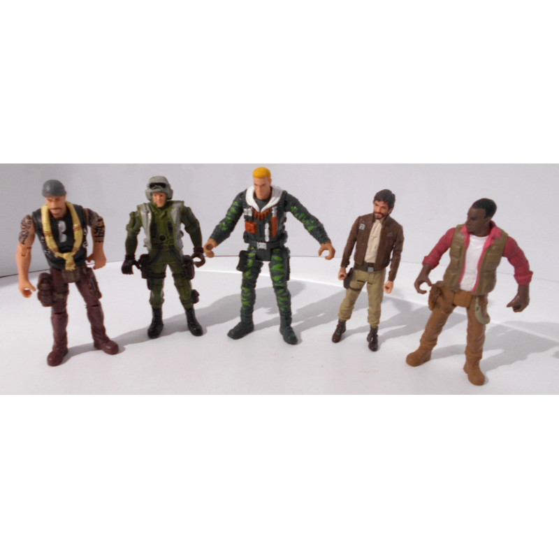 Figurines de soldats et aventuriers