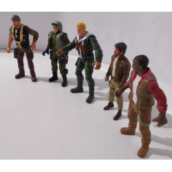 Figurines de soldats et aventuriers