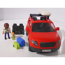 Voiture avec coffre de toit...