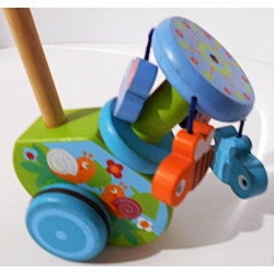 Jouet en bois à pousser