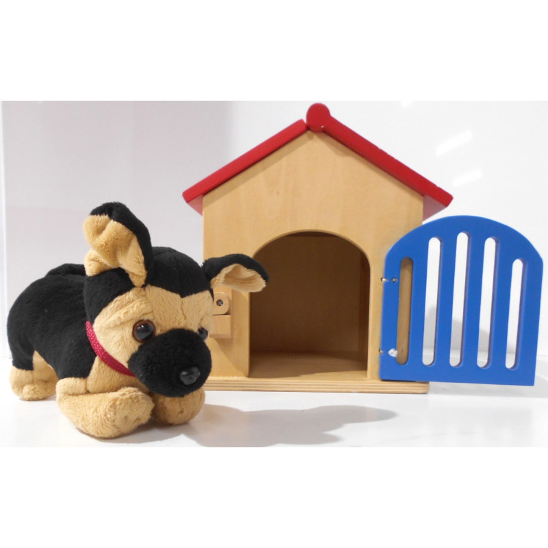 Niche en bois avec petit chien en peluche