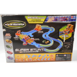 Circuit super stunt showdon avec une voiture WAVE RACERS