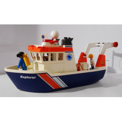 Bateau d'exploration...