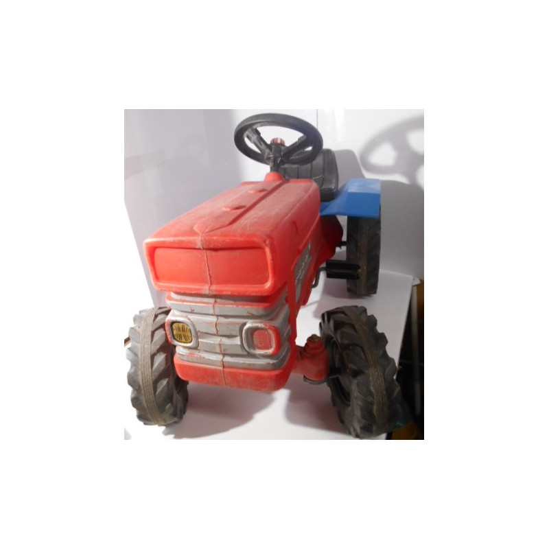 Tracteur à pédales