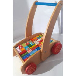 Chariot avec cubes en bois