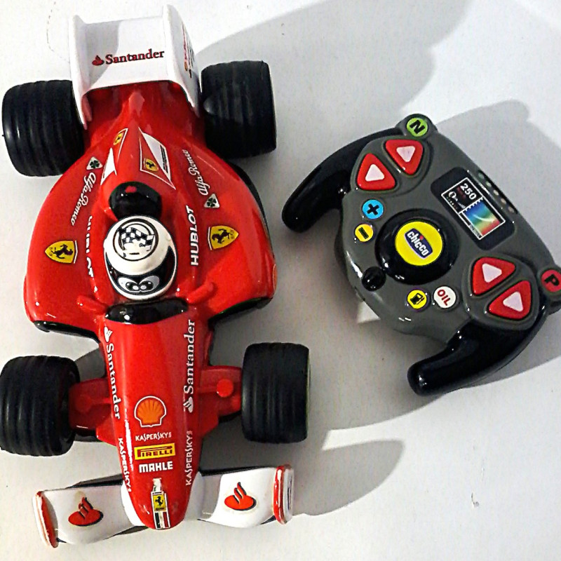 Mini Voiture Ferrari F1 radiocommandé - Chicco