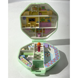 Polly Pocket Polly's school...
