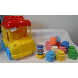 Bus Clementoni Clemmy + Personnage et 10 cubes souples