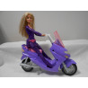 Barbie sur sa moto