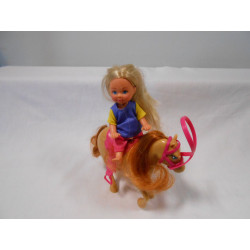 BARBIE AVEC SON CHEVAL (D'occasion) à Murten pour CHF 8.9 – avec